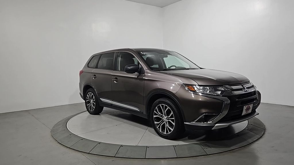 2017 Mitsubishi Outlander ES photo 6