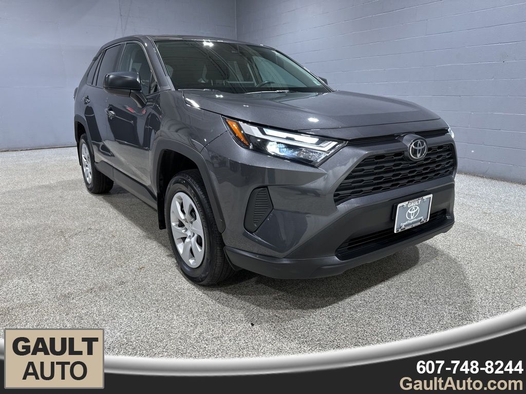 2023 Toyota RAV4 LE's photo