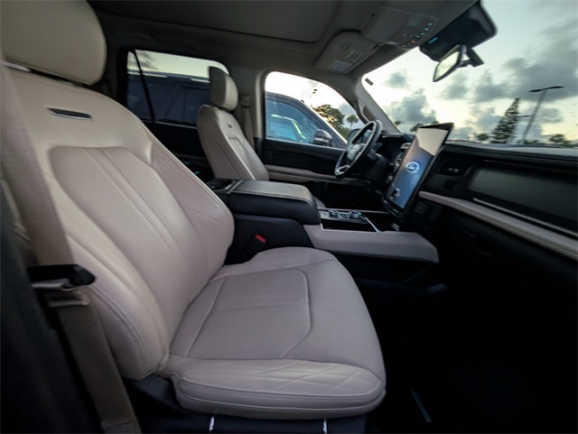 2024 Ford Expedition MAX Platinum photo 11