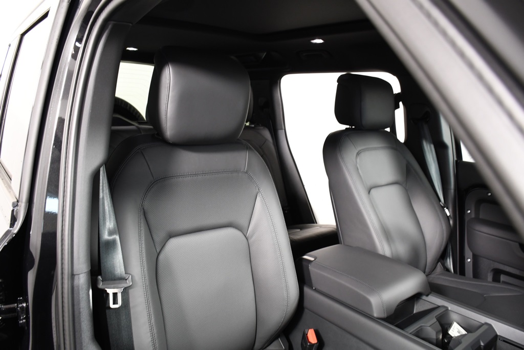2025 Land Rover Defender 110 X-Dynamic SE photo 20
