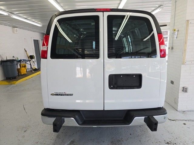 2022 Chevrolet Express Cargo Van 2500 photo 2
