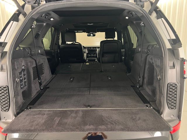 2020 Land Rover Discovery HSE Luxury photo 20