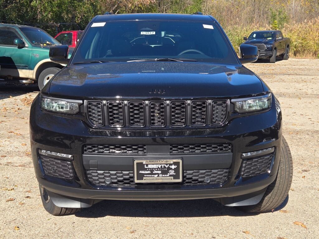 2025 Jeep Grand Cherokee Limited photo 4