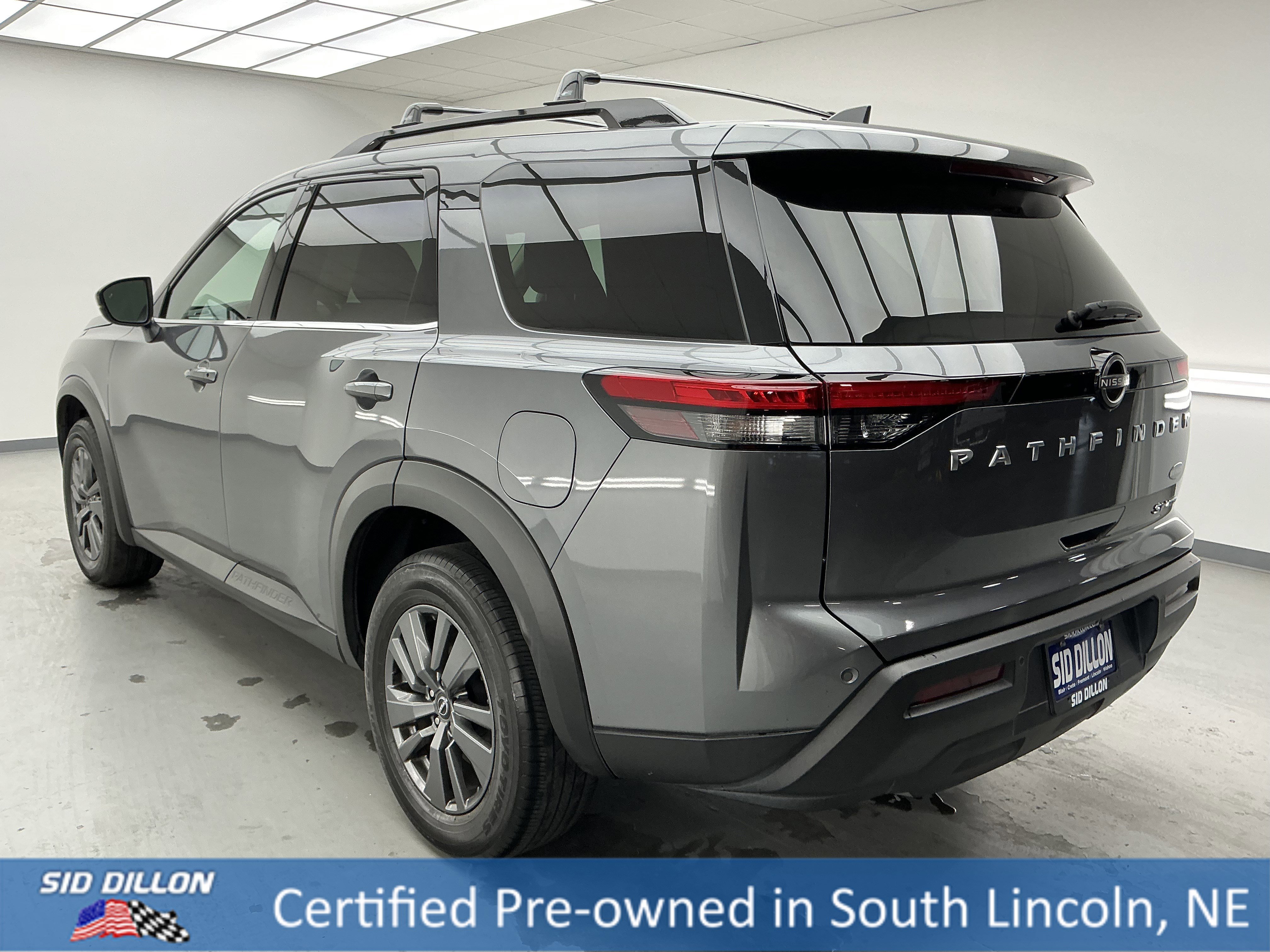 Image of Nissan Pathfinder SV