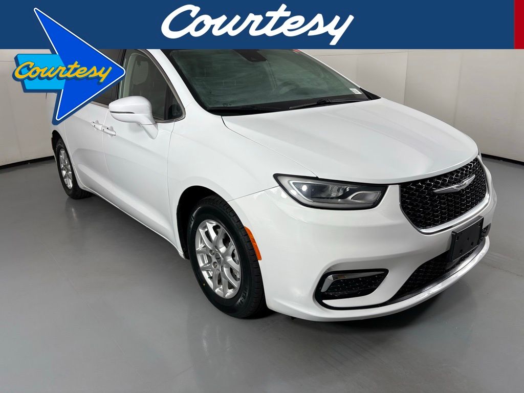 2022 Chrysler Pacifica Touring L's photo