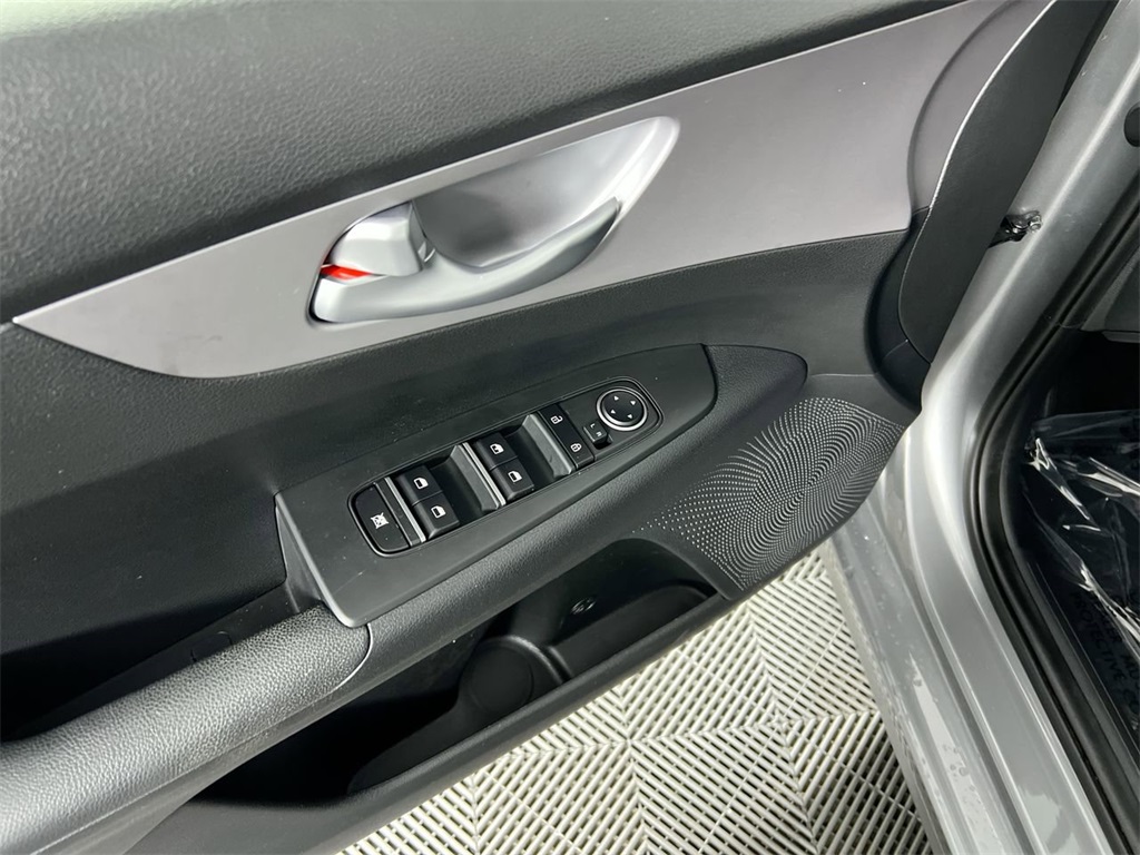2023 Kia Forte LXS photo 14