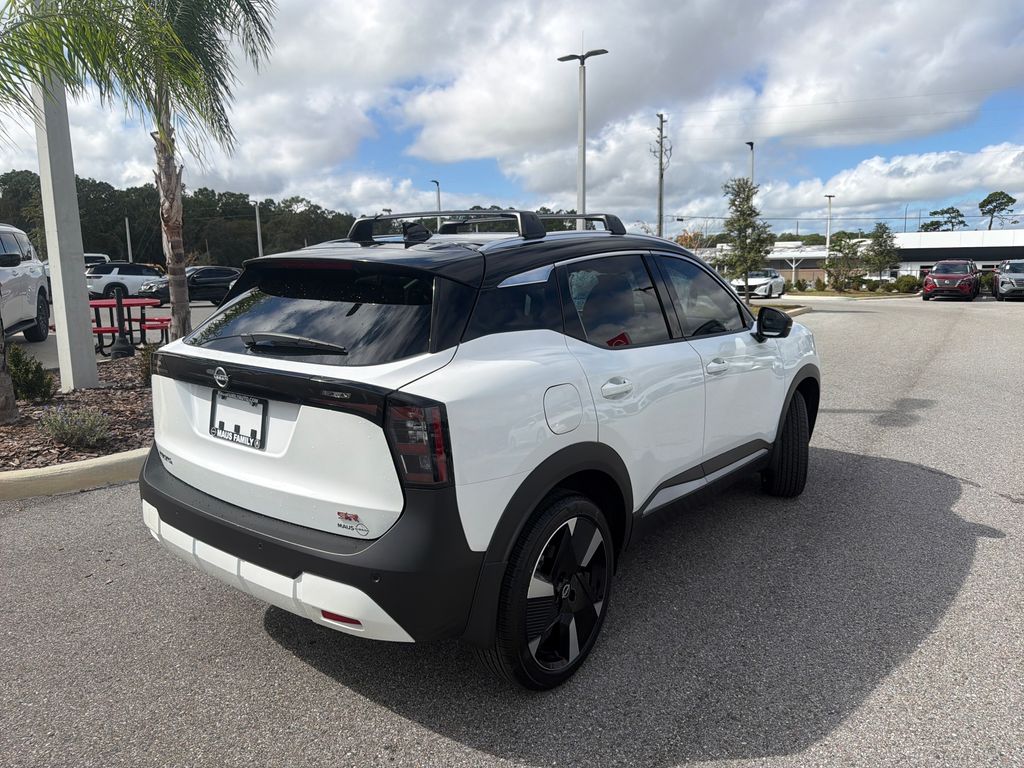 2026 Nissan Kicks SR photo 2