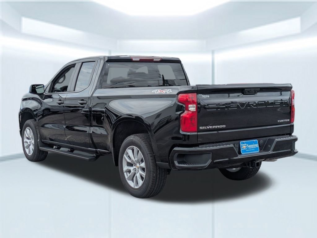 2026 Chevrolet Silverado 1500 Custom photo 3