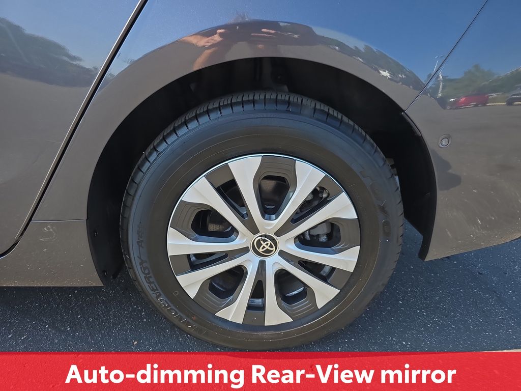 2022 Toyota Prius XLE AWD-e photo 31