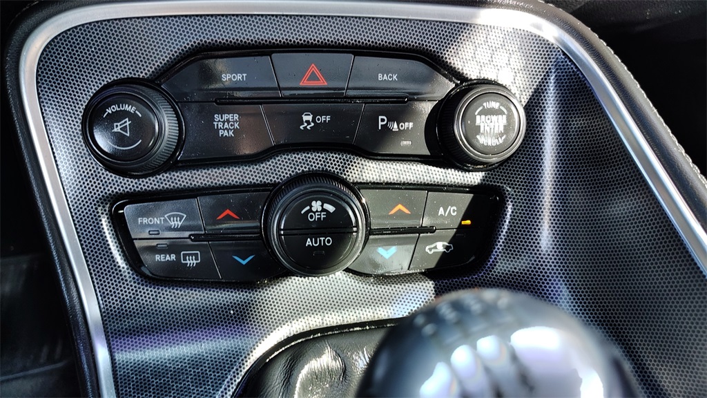 2015 Dodge Challenger R/T Scat Pack photo 20