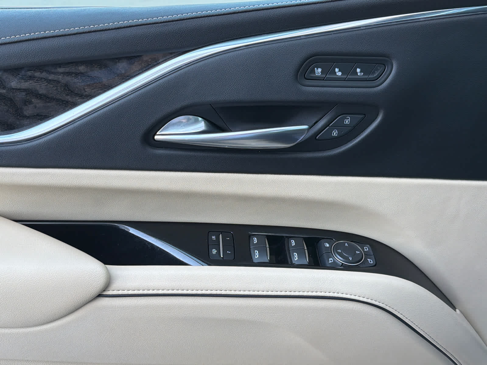 2021 Cadillac Escalade Premium Luxury photo 19