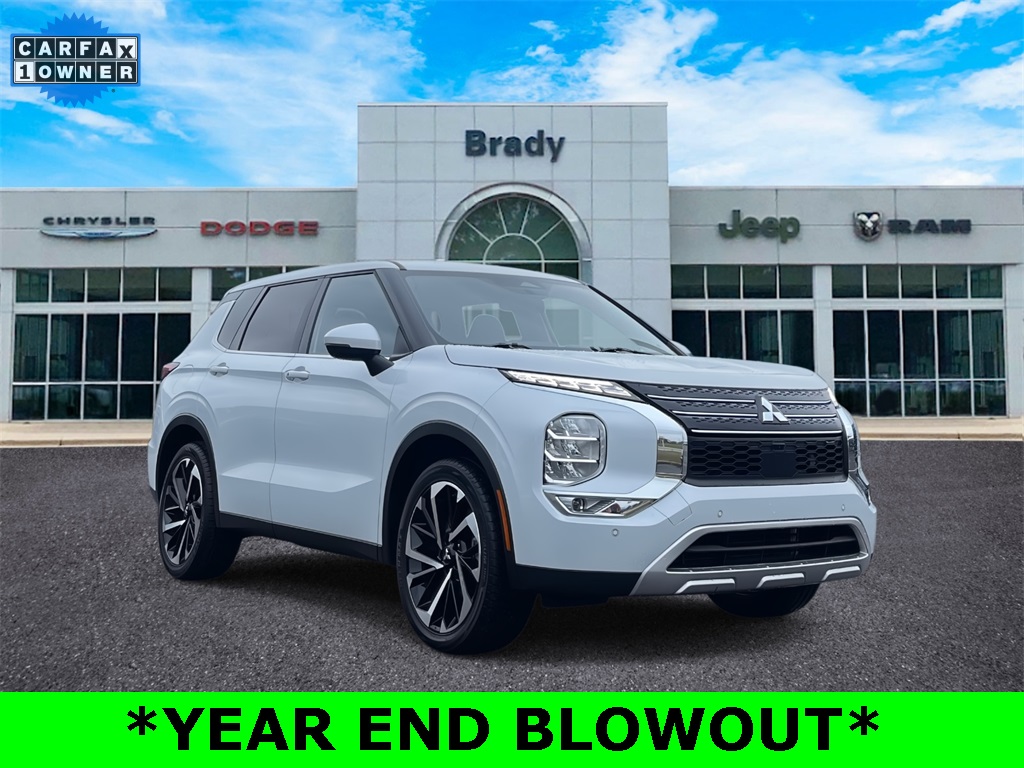 2024 Mitsubishi Outlander SE's photo