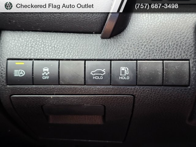 2019 Toyota Camry SE XLE photo 10