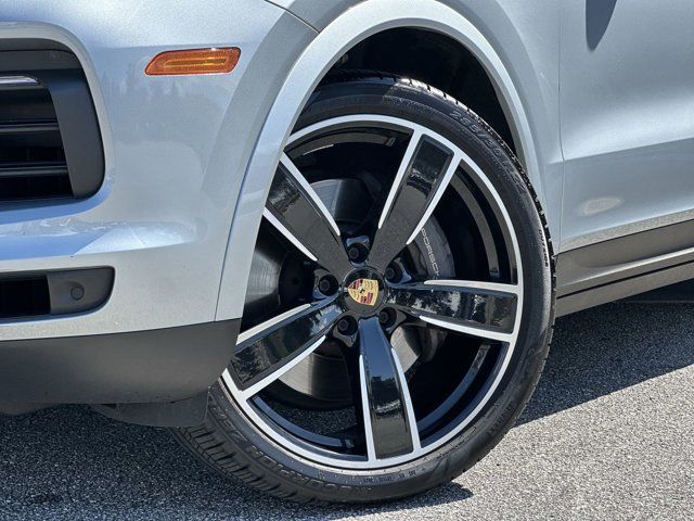 2023 Porsche Cayenne Coupe Base photo 6