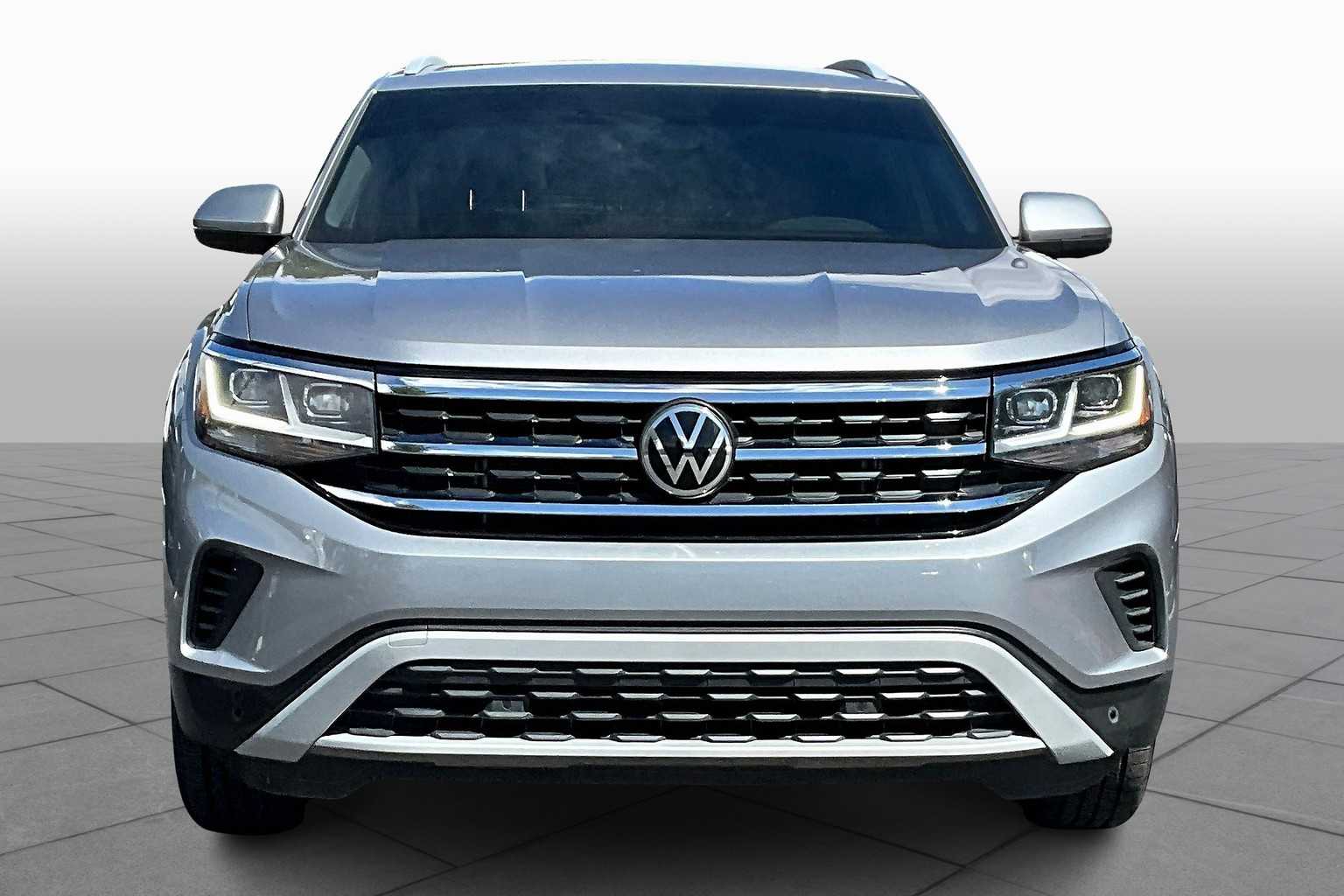 2022 Volkswagen Atlas Cross Sport V6 SE Technology photo 2