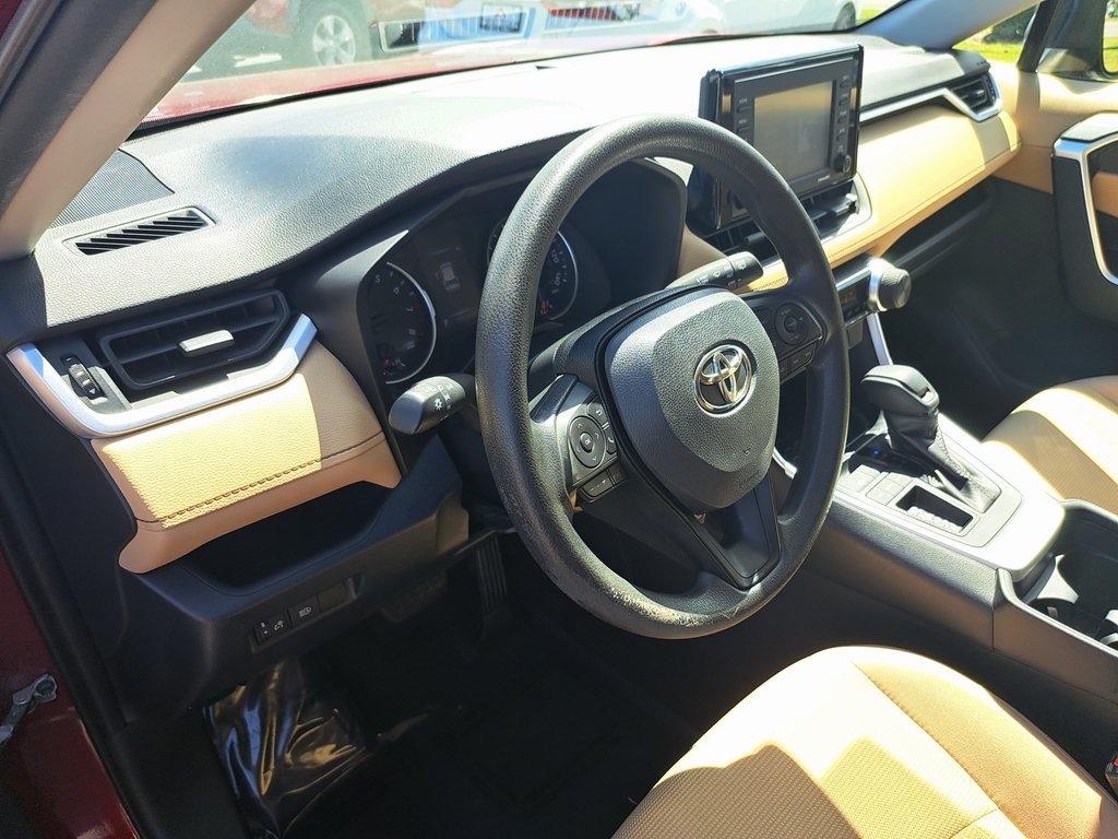 2020 Toyota RAV4 LE photo 12
