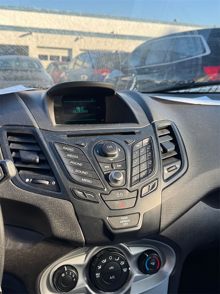 2014 Ford Fiesta SE photo 4