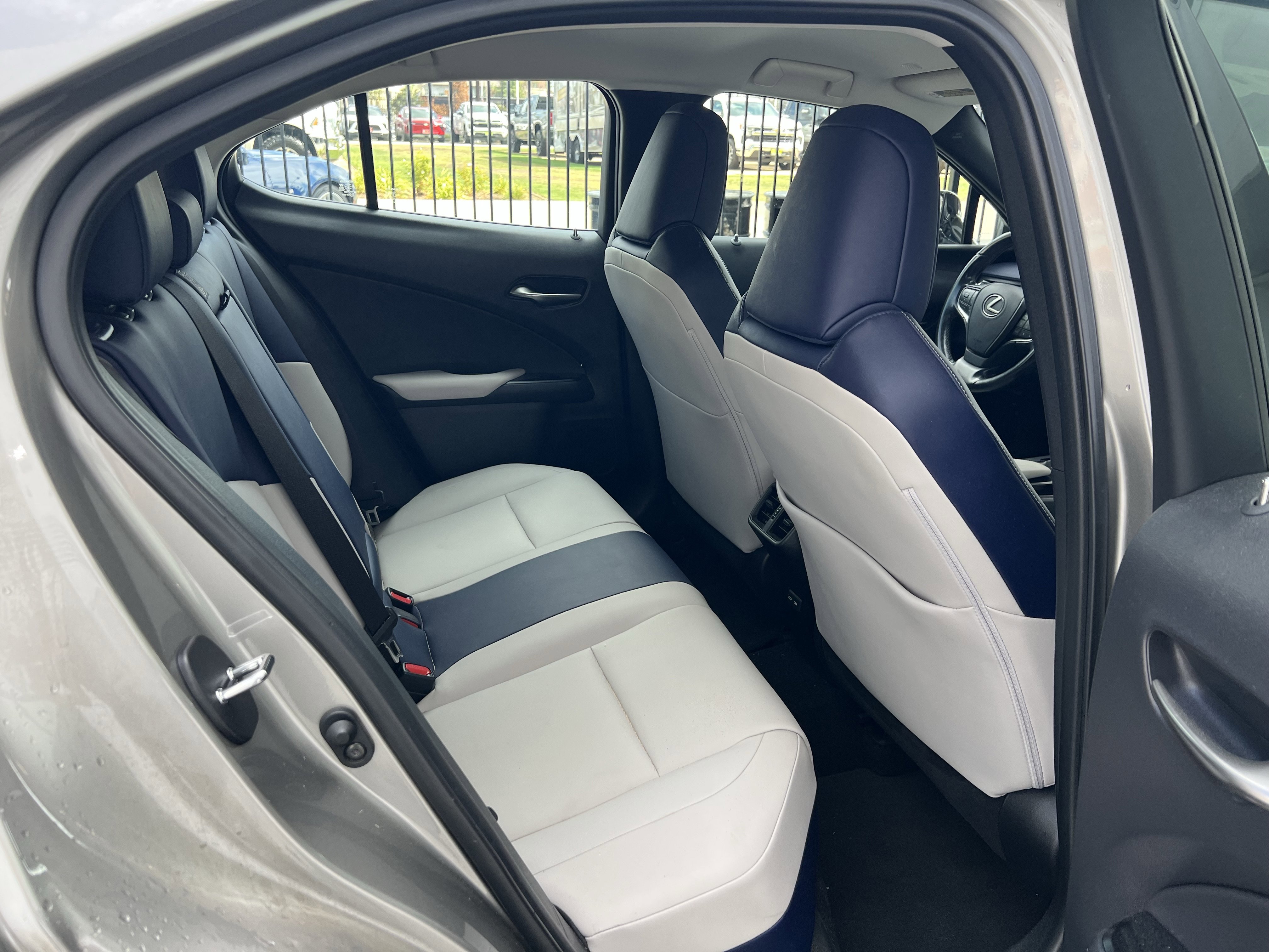 2021 Lexus UX 200 photo 2