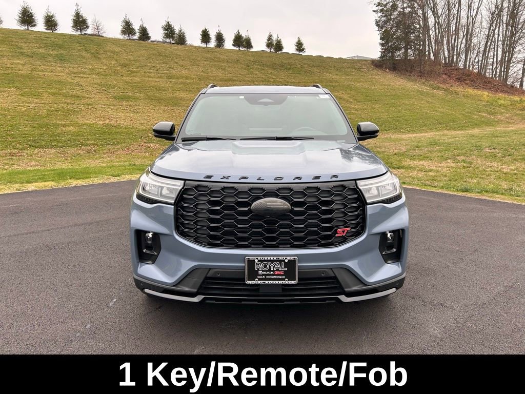 2025 Ford Explorer ST photo 2