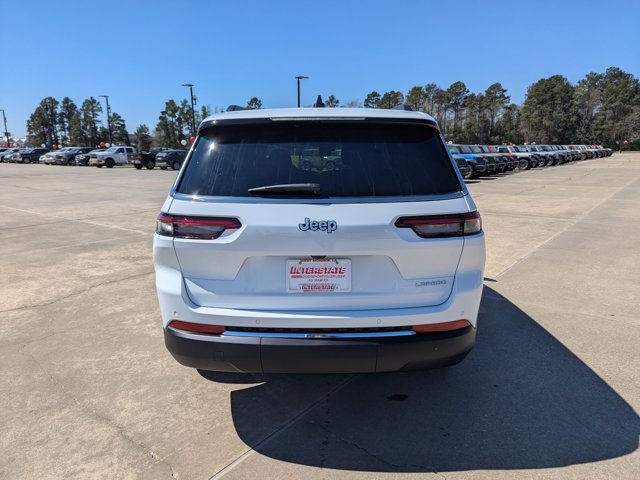 2025 Jeep Grand Cherokee Laredo photo 4