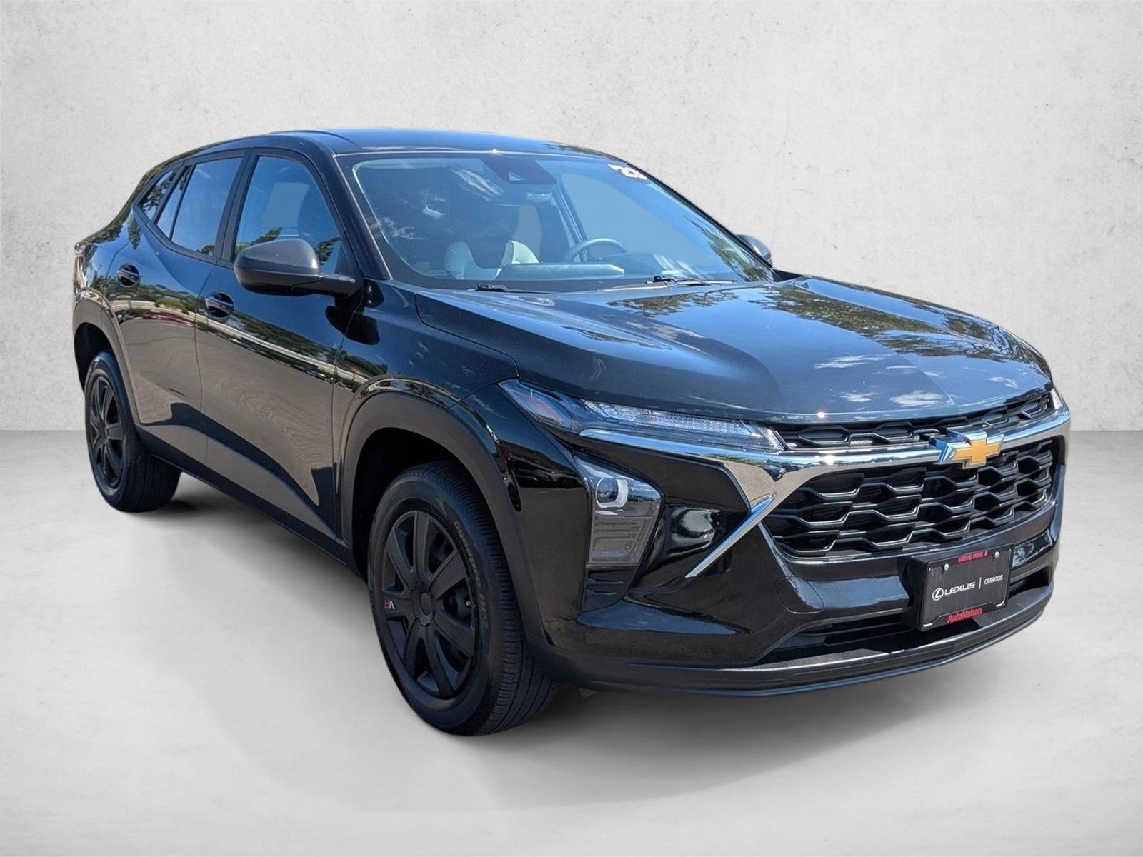 2024 Chevrolet Trax LS photo 2