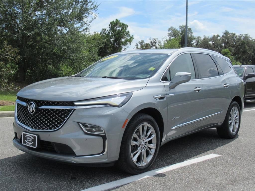 2023 Buick Enclave Avenir photo 3