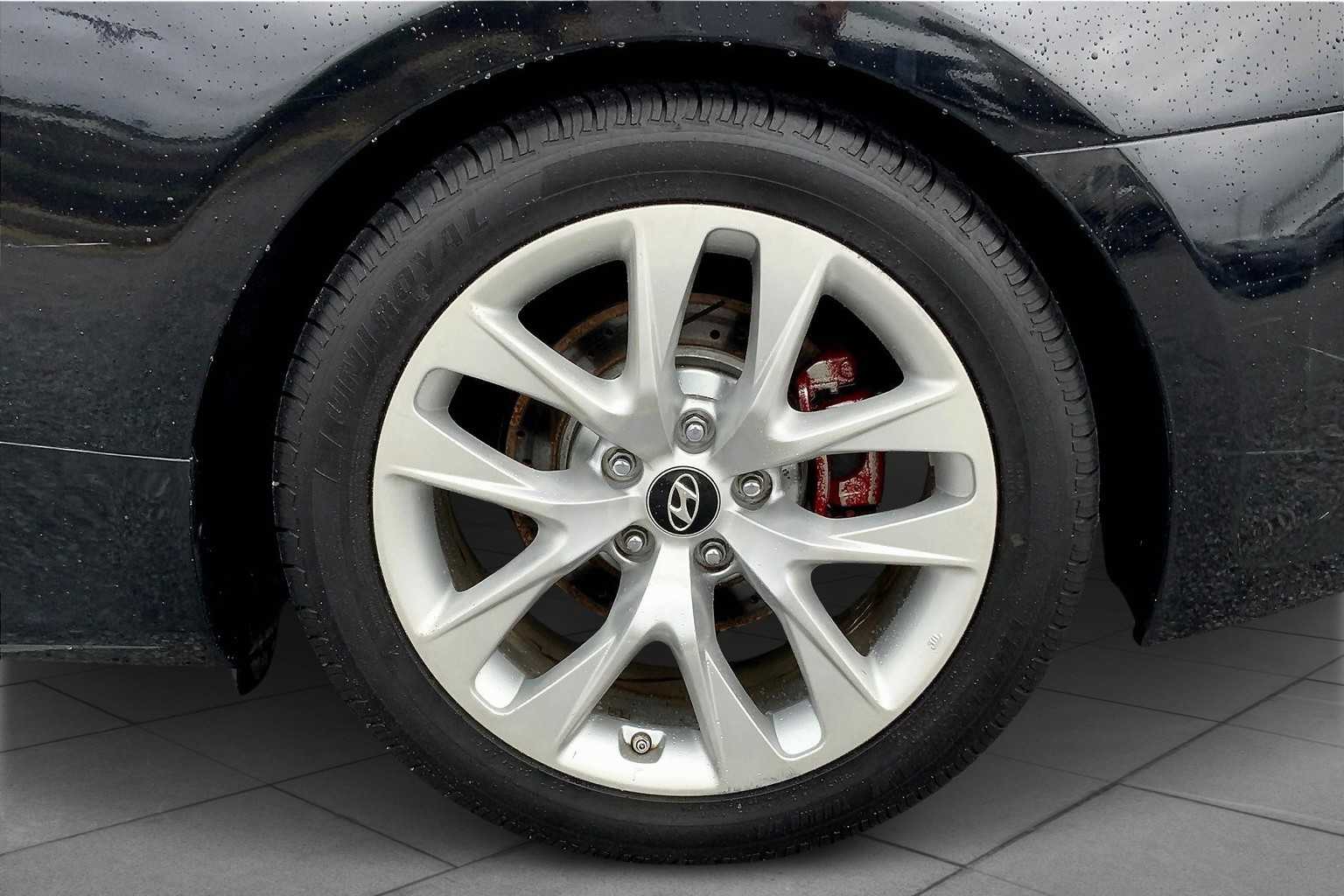 2014 Hyundai Genesis 3.8 photo 10
