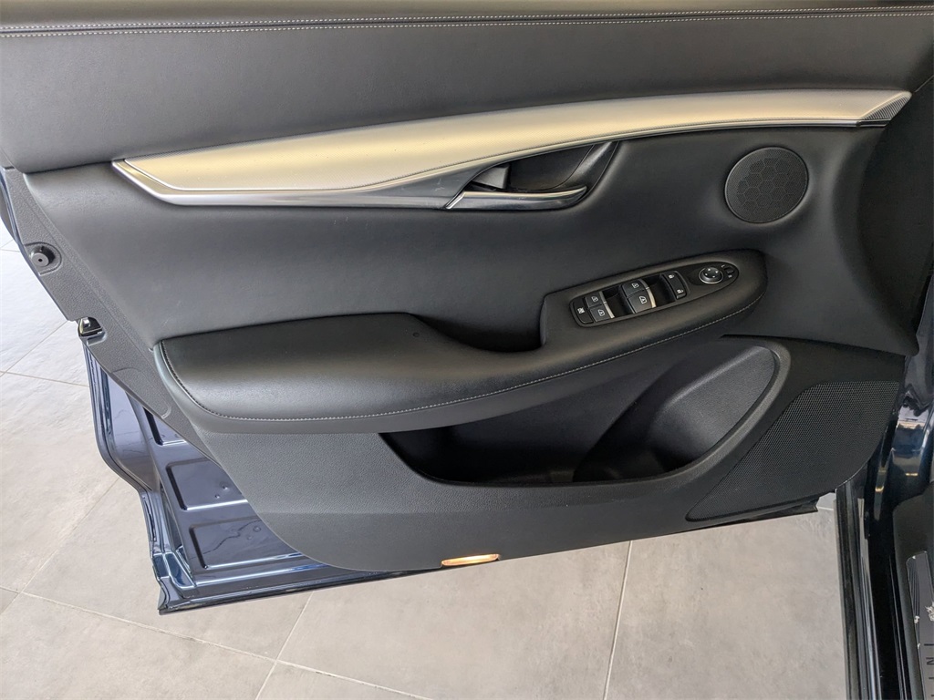 2019 Infiniti QX50 Luxe AWD photo 7