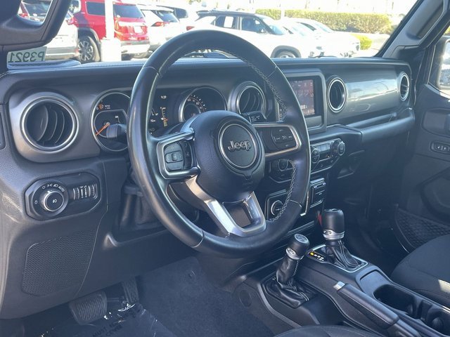 2019 Jeep Wrangler Unlimited Sahara photo 2