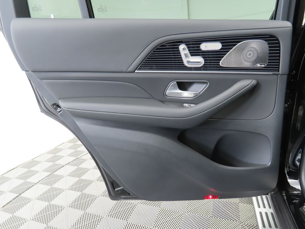 2025 Mercedes Benz GLS 63 AMG 4MATIC photo 27