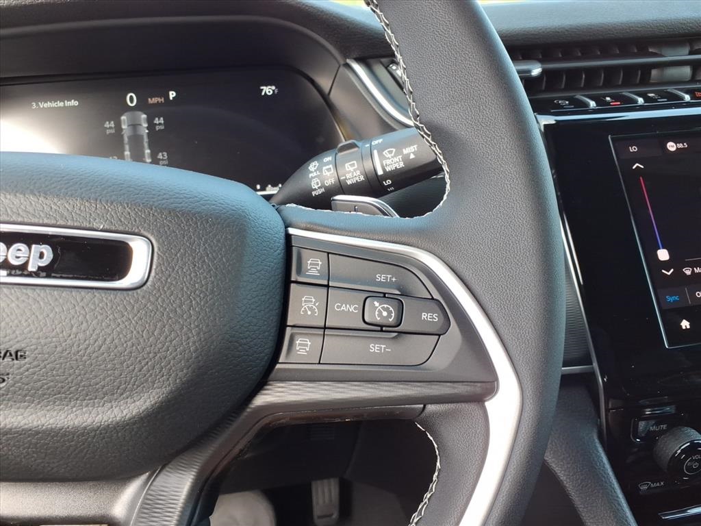2025 Jeep Grand Cherokee Laredo Altitude photo 18