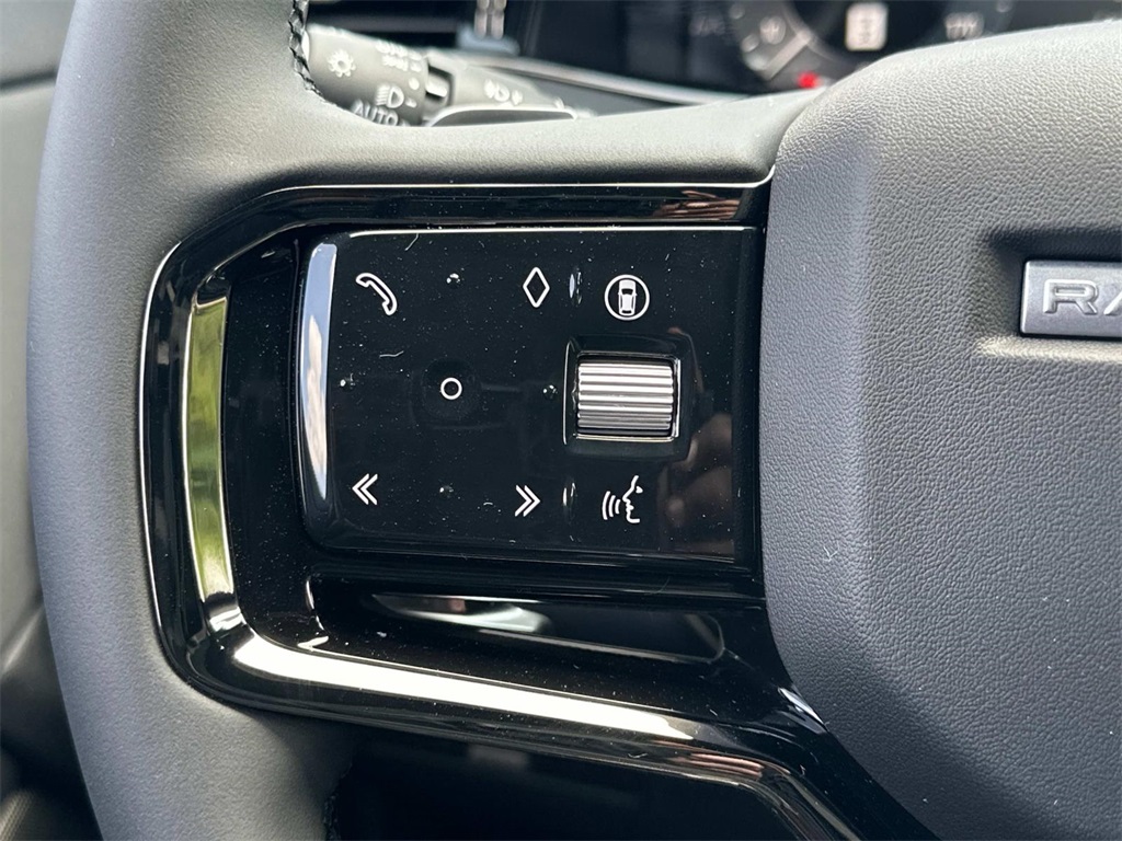 2026 Land Rover Range Rover Evoque Dynamic SE photo 6