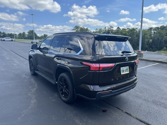 2023 Toyota Sequoia SR5 photo 3