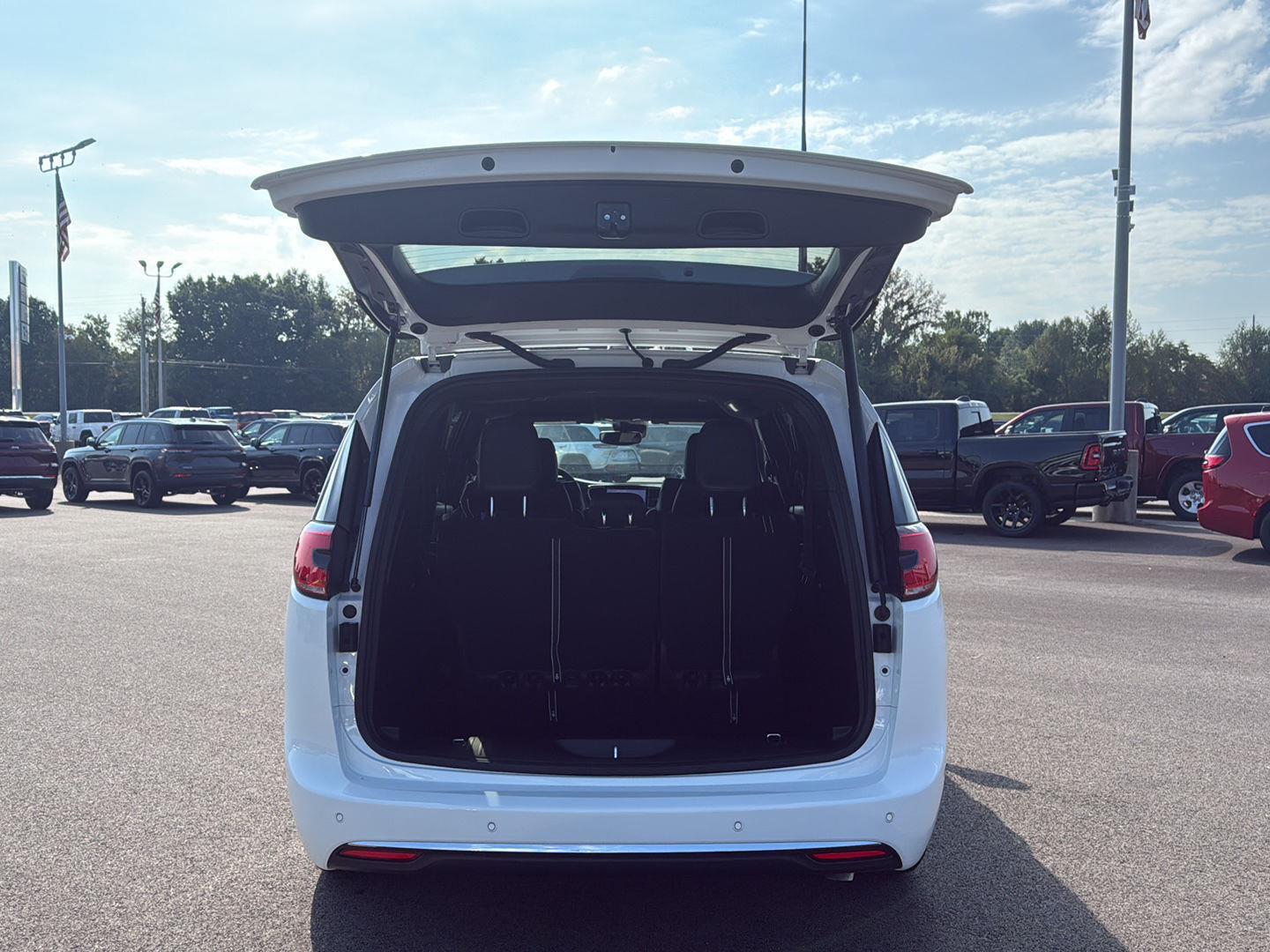 2026 Chrysler Pacifica photo 11