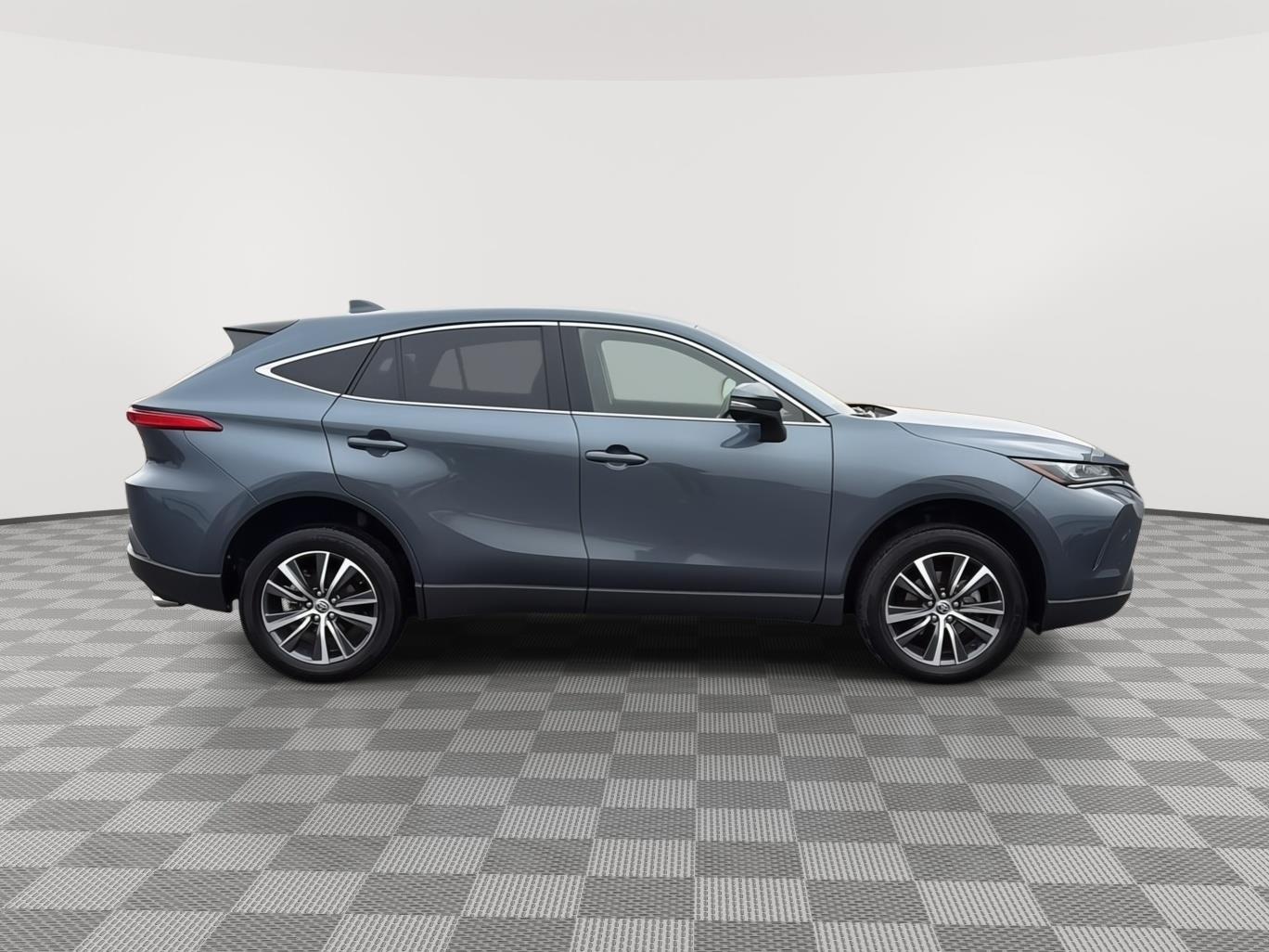 2022 Toyota Venza LE photo 6