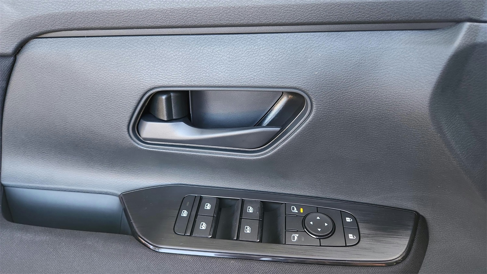 2025 Nissan Kicks Play S photo 13