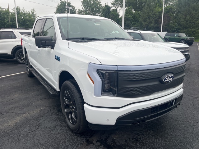 2025 Ford F-150 Lightning photo 2