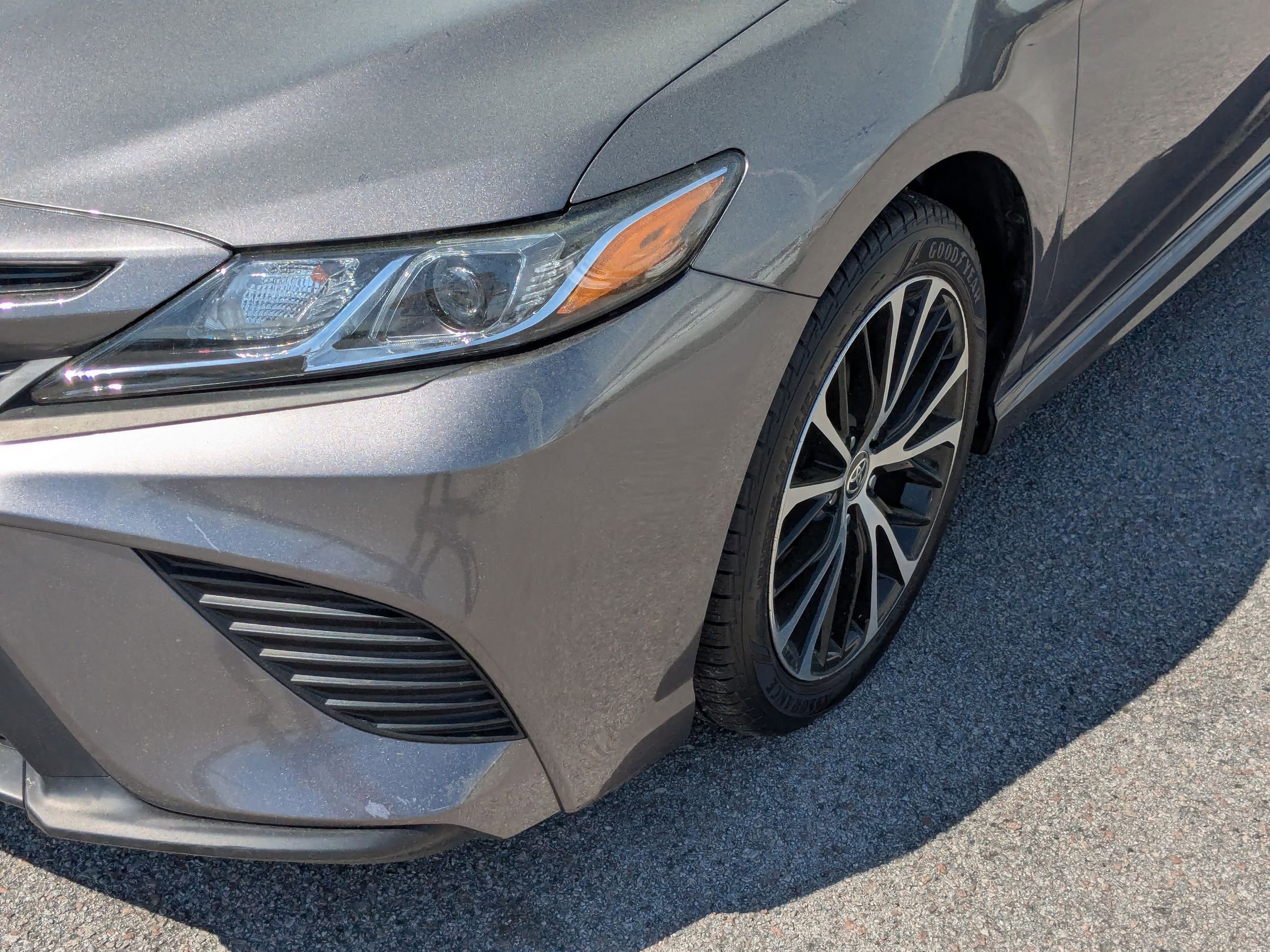 2020 Toyota Camry SE photo 9