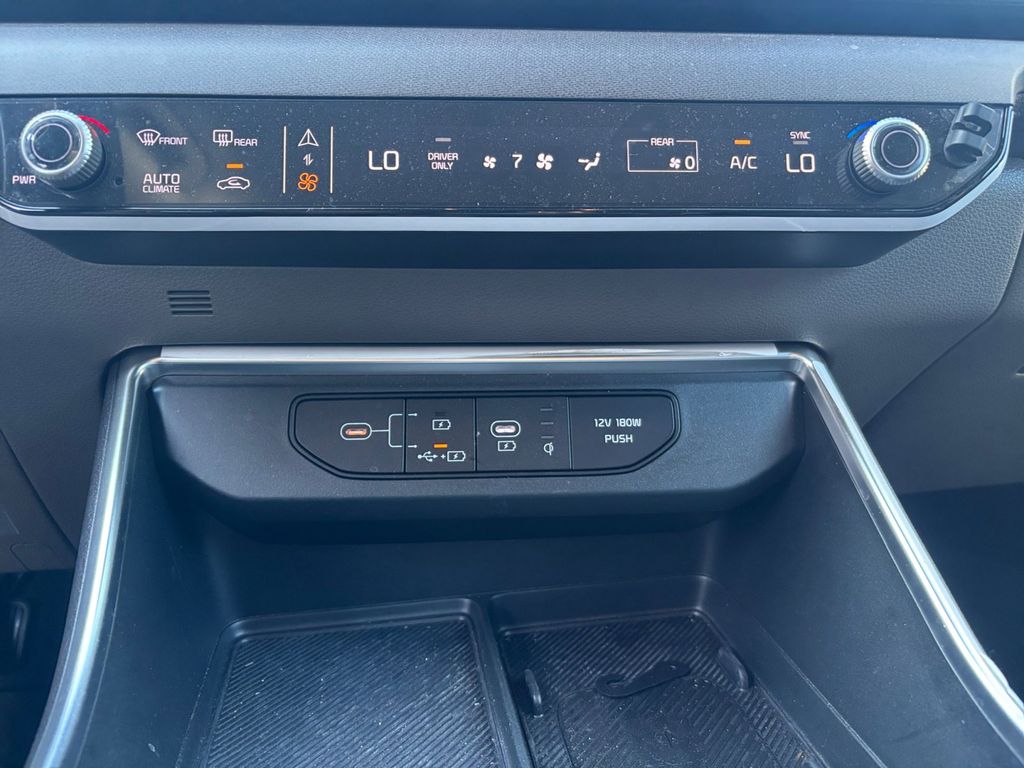2025 Kia Carnival EX photo 19