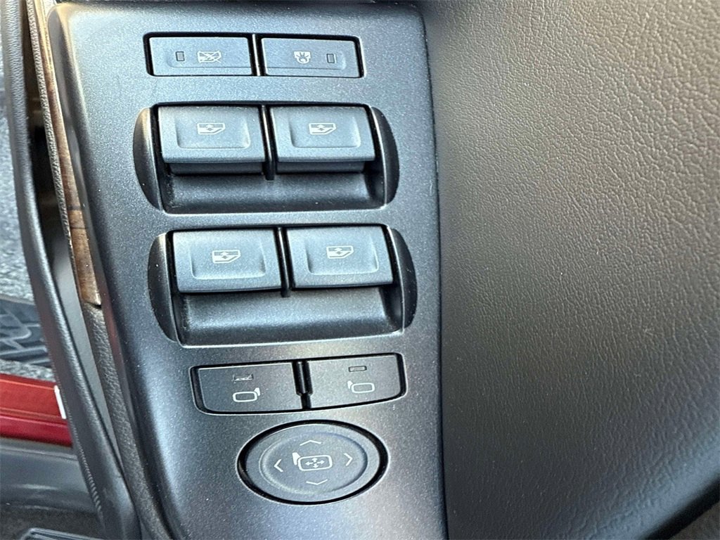 2018 Chevrolet Tahoe LT photo 16