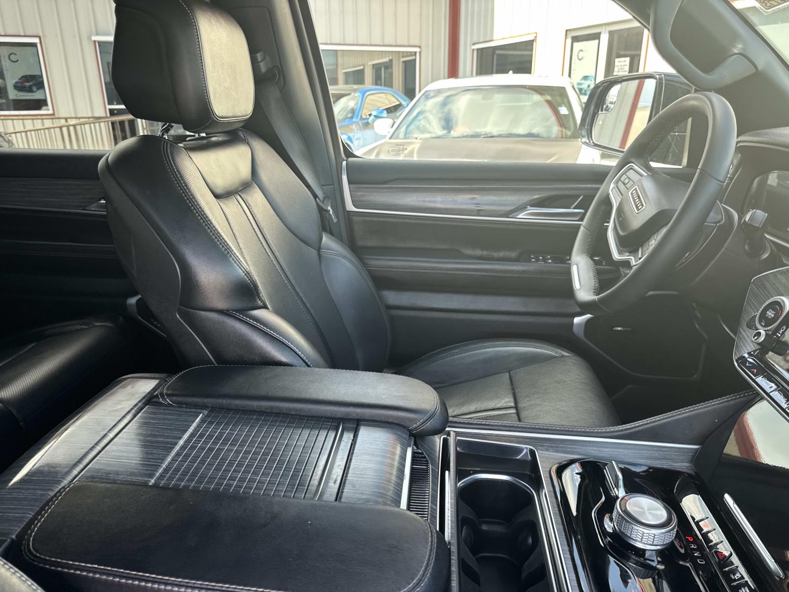 2024 Jeep Wagoneer Series II photo 10