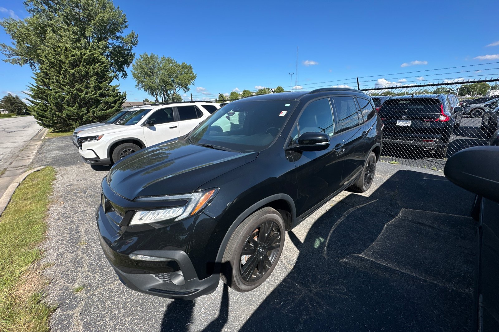 2022 Honda Pilot Black Edition photo 2