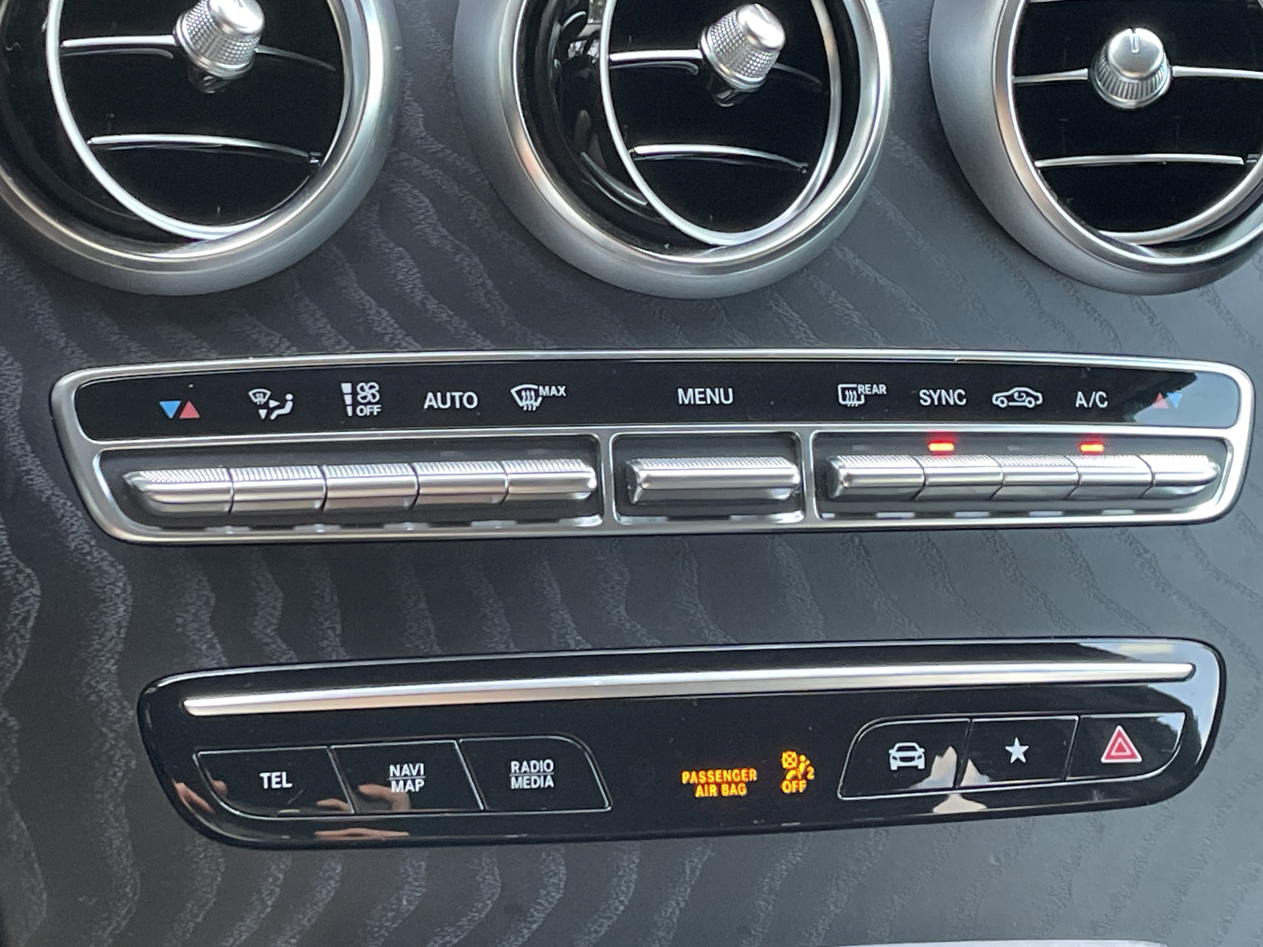 2022 Mercedes Benz GLC 300 photo 3