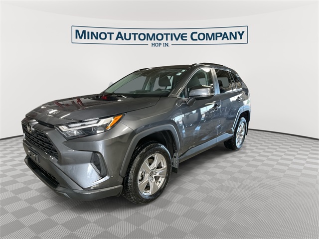 2022 Toyota RAV4 XLE photo 3