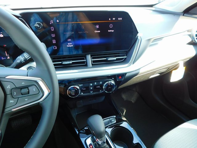 2025 Chevrolet Trax LT photo 29