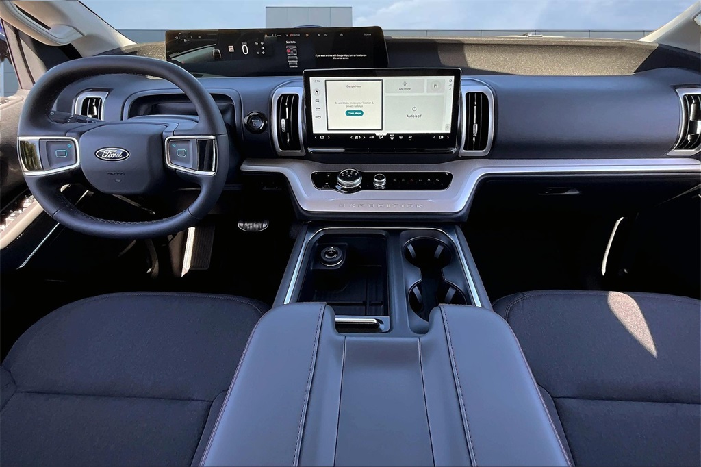 2025 Ford Expedition photo 4