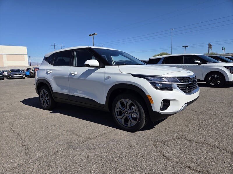 2026 Kia Seltos LX photo 2