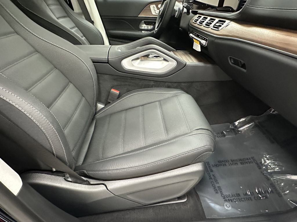 2026 Mercedes Benz GLS 450 4MATIC photo 15
