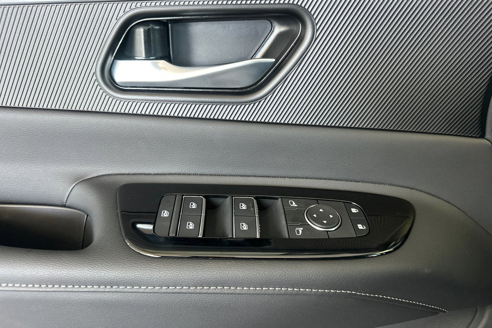 2025 Nissan Murano SV photo 4