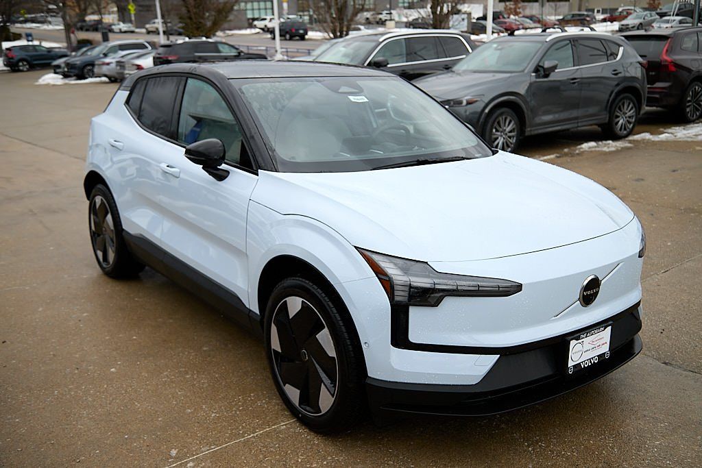 2026 VOLVO EX30 - Image 3